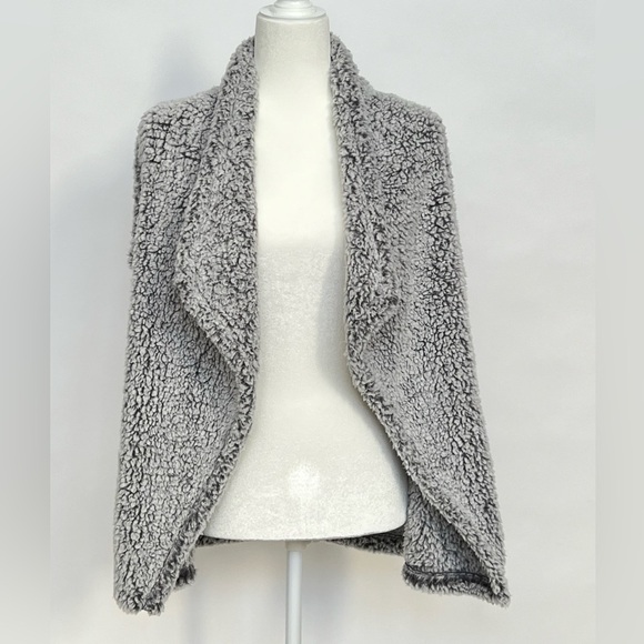 Women’s Eddie Bauer Women's Fireside Plush Sherpa 
Vest in Grey Size Small NWT - Picture 2 of 9